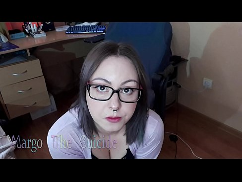❤️ Sexy Girl with Glasses Sucks Dildo Deeply on Camera ❌ Video anale à noi