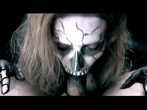❤️ Ragazza demonia chì succhia u cazzo cù a so bocca nera è ingoia cum. ❌ Video anale à noi